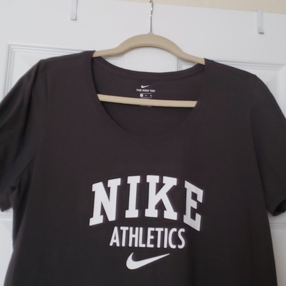 The Nike Tee - Picture 3 of 4